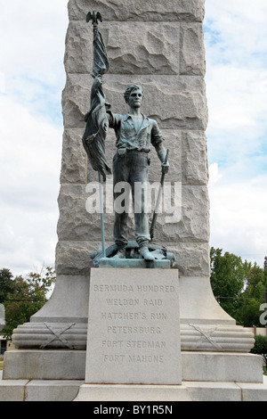 Vista ravvicinata della statua alla base del monumento della Pennsylvania, Pietroburgo, VA. Foto Stock