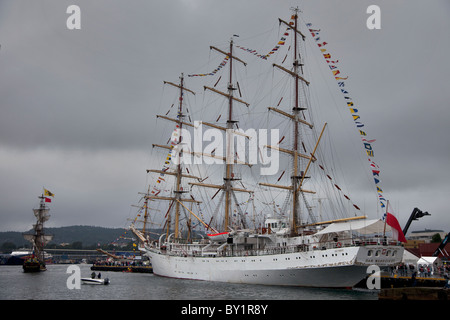 'Dar Mlodziezy' Polacco tall ship ormeggiata in Kristiansand durante la Tall Ships race 2010 Foto Stock