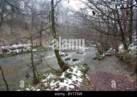 Il fiume Wye in inverno, vicino Rhayader Powys Galles Centrale, dicembre 2010 Foto Stock