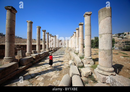 Il Colonnato street a nord Tetrapylon, Jerash Giordania Foto Stock