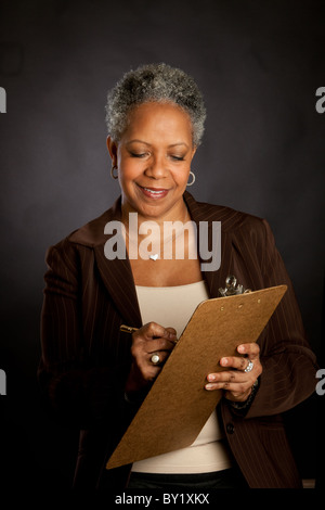 African American donna con appunti Foto Stock