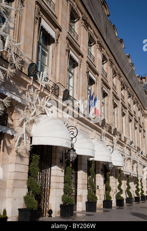 Ritz Hotel decorato per il Natale a Parigi, Francia Foto Stock