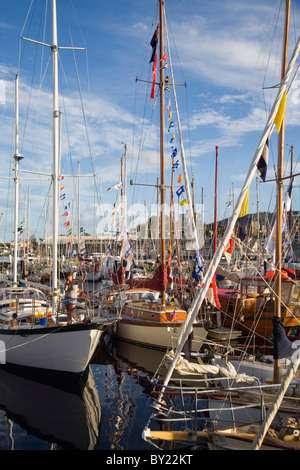 Australia e Tasmania, Hobart. Yacht a Sullivan's Cove durante la bi-Festival annuale delle imbarcazioni in legno. Foto Stock