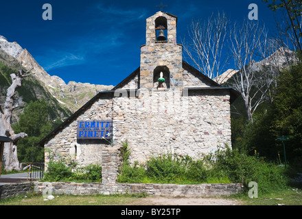 Hermitage nella Valle di Pineta, nei Pirenei spagnoli della provincia di Huesca, Aragona, Spagna Foto Stock