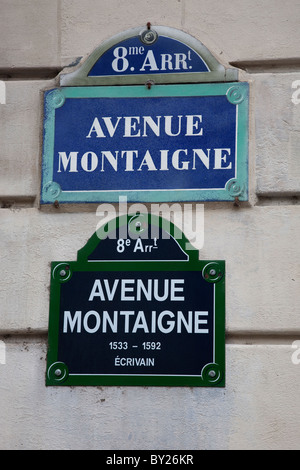 Avenue Montaigne Street firmano a Parigi, Francia Foto Stock