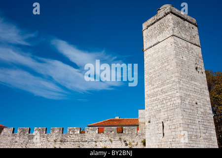 Parete e il capitano della torre in Zadar Città Vecchia, Croazia, lotti di copyspace Foto Stock