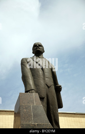 Lenin monumento davanti al governo regionale di edificio, Kamjanec, Bielorussia Foto Stock