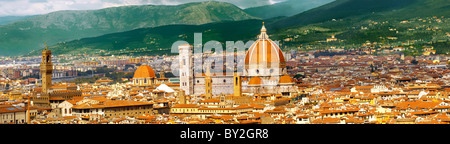 Tetto panoramico vista dall'alto della torre belll e la cupola del Duomo di Firenze Duomo, Basilica di Santa Maria del Fiore, Firenze Italia Foto Stock