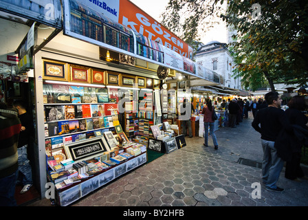 La storica Sahaflar Carsisi, accanto a Istanbul il Grand Bazaar, ha venduto Libri e letteratura per secoli. Foto Stock