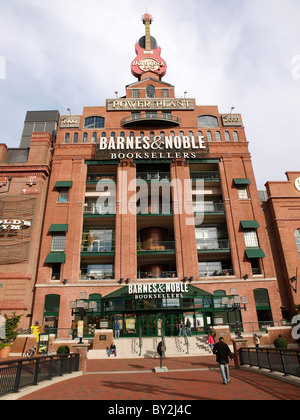 La vecchia centrale elettrica a Baltimora interna del case del porto di Barnes & Noble book store Foto Stock