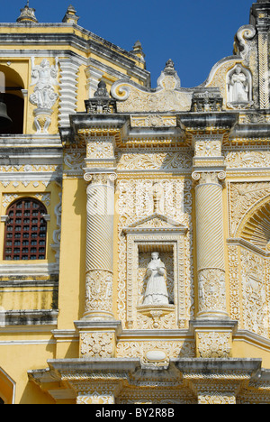 Parte della facciata della chiesa di Nuestra Señora de la Merced Chiesa Antigua, Sacatepequez Reparto, Guatemala, America Centrale Foto Stock