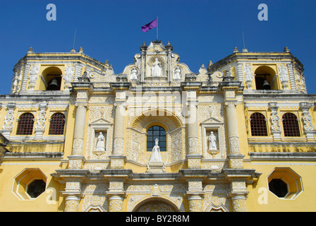 Facciata della chiesa di Nuestra Señora de la Merced Chiesa Antigua, Sacatepequez Reparto, Guatemala, America Centrale Foto Stock