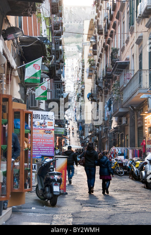 Quartieri Spagnoli (quartieri spagnoli) è una parte della città di Napoli in Italia. Foto Stock