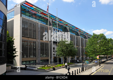 Home Ufficio servizio civile moderno governo britannico posto di lavoro ufficio edificio fermata bus in alberato 2 Marsham Street Westminster Londra Inghilterra Regno Unito Foto Stock