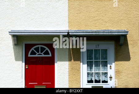 Porte anteriori al 1930 semi-detached properties Foto Stock