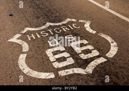 Elk248-X003 California, Barstow, Route 66 segno sulla carreggiata Foto Stock