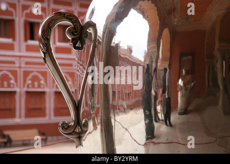 Cortile interno la città di Jaipur Palace, Rajasthan Foto Stock