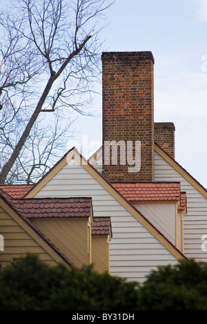 Un tetto a due spioventi top di St George Tuker Casa nel centro storico di Colonial Williamsburg, VA. Foto Stock