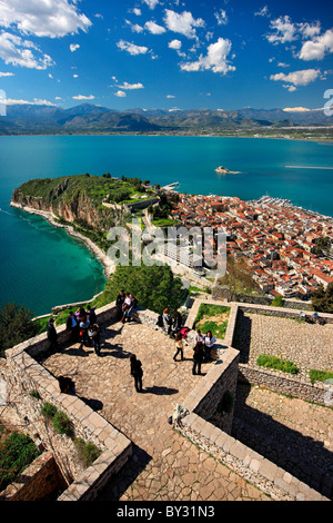 Vista panoramica della città di Nafplio e il golfo Argolic da Palamidi Castle Foto Stock