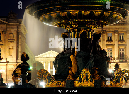 La Madeleine e le fontane in Place de la Concordia a Parigi