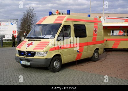 Croce Rossa tedesca ambulanza Foto Stock