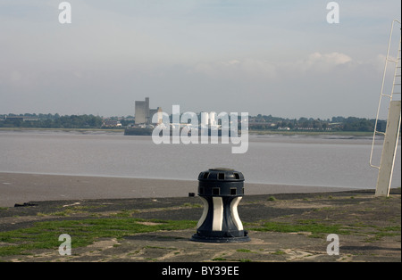 Nitidezza banchine da Lydney Harbour fiume Severn Gloucestershire in Inghilterra Foto Stock