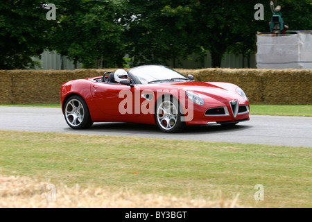 Alfa Romeo Spyder al Festival di Goodwood velocità, Suffolk, Inghilterra Foto Stock