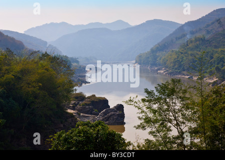 Il Lancang o del fiume Mekong, vicino a Jinghong, nella provincia dello Yunnan, Regione di Xishuangbanna, Repubblica Popolare Cinese. JMH4238 Foto Stock