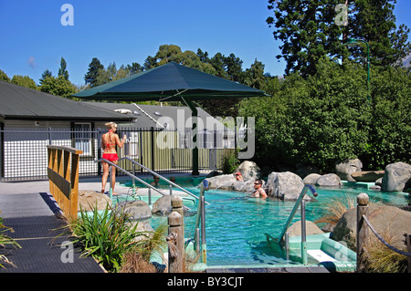 Hot rock pools all'Hanmer Springs Thermal Pool & Spa, Hanmer Springs, North Canterbury Canterbury, Isola del Sud, Nuova Zelanda Foto Stock