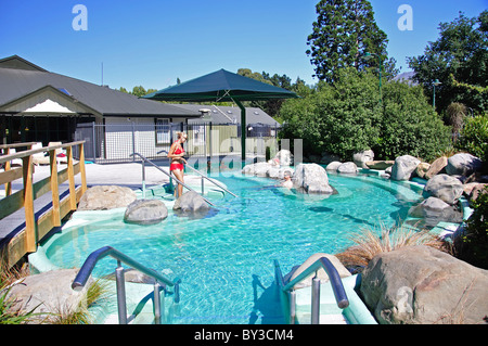 Hot rock pools all'Hanmer Springs Thermal Pool & Spa, Hanmer Springs, North Canterbury Canterbury, Isola del Sud, Nuova Zelanda Foto Stock