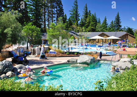 Hot rock pools all'Hanmer Springs Thermal Pool & Spa, Hanmer Springs, North Canterbury Canterbury, Isola del Sud, Nuova Zelanda Foto Stock