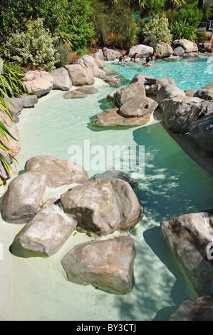 Hot rock pools all'Hanmer Springs Thermal Pool & Spa, Hanmer Springs, Canterbury, Isola del Sud, Nuova Zelanda Foto Stock