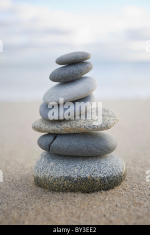 Stati Uniti d'America, Massachusetts, Spiaggia di pietre impilate Foto Stock