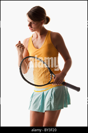 Giovane donna giocando a tennis vincere Foto Stock