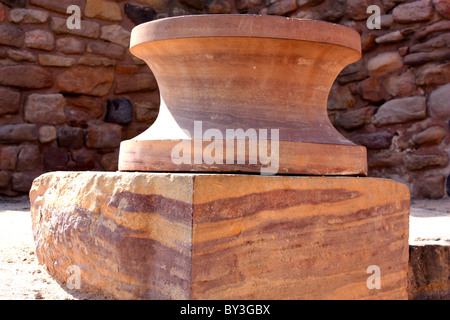 Una struttura in pietra nel sito di scavo della civiltà Harappan a Dholavira, Gujarat, India Foto Stock