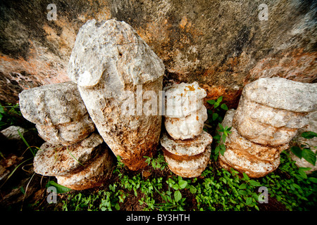 Le figure in stucco, PUCC rovine maya di LABNA, Yucatan, Messico Foto Stock