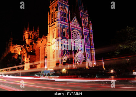 La Cattedrale di St Mary durante la luce di Natale festival, Sydney, Australia Foto Stock