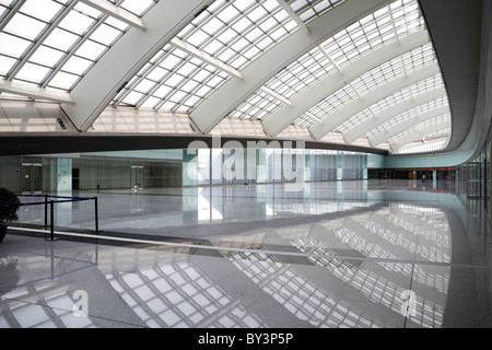 Hall moderna a Pechino T3 aeroporto con grandi finestre Foto Stock