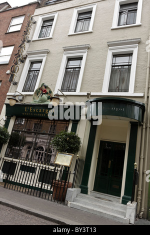 Estrema angolata di vista L'Escargot ristorante in Soho's Greek Street. Foto Stock