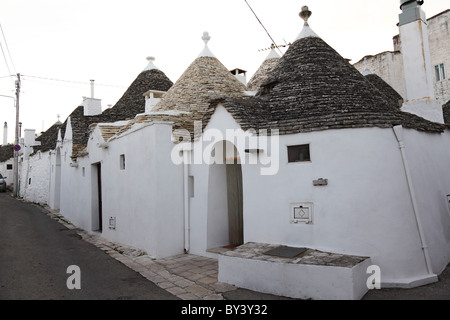 Classic trulli di Alberobello, puglia,Italia Foto Stock