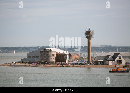 Calshot e castello. Solent. Southampton Hampshire Foto Stock