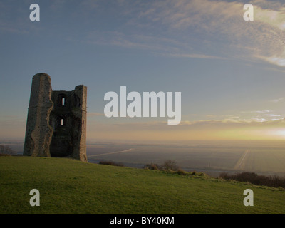 Hadleigh Castle in Essex guardando oltre il Tamigi Foto Stock