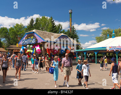 La gente in Canada's Wonderland Amusement Park. Vaughan, Ontario, Canada. Foto Stock