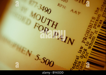 Etichetta di prescrizione su una bottiglia di dolore pillole Foto Stock