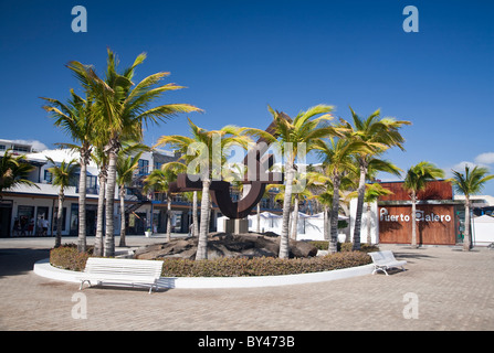 La scultura, Puerto Calero Marina, Lanzarote Foto Stock