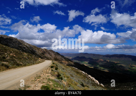 Strada di Montagna su Swartberg Pass. Prince Albert, Sud Africa. Foto Stock