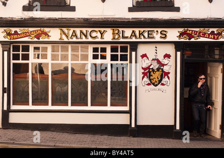 Nancy Blake's Irish pub in Danimarca Street in Limerick, Repubblica di Irlanda Foto Stock