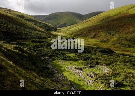 Dale Beck e asciugare Smale Gill nel nord del parco nazionale del Lake District, Cumbria. Foto Stock