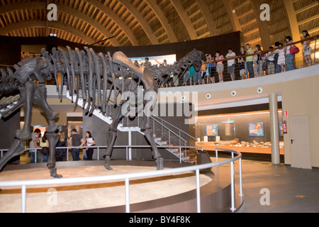 Dinosauro al di fuori del Museo del Jurasico, Colunga, Asturias, Spagna Foto Stock