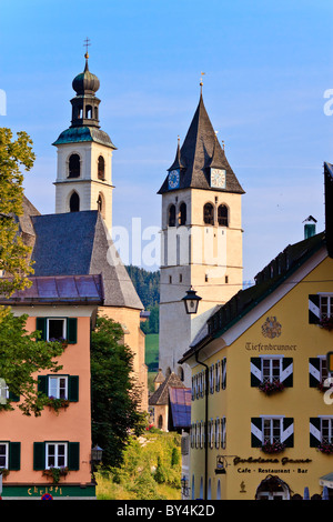 Austria Kitzbuhel torri della chiesa Foto Stock